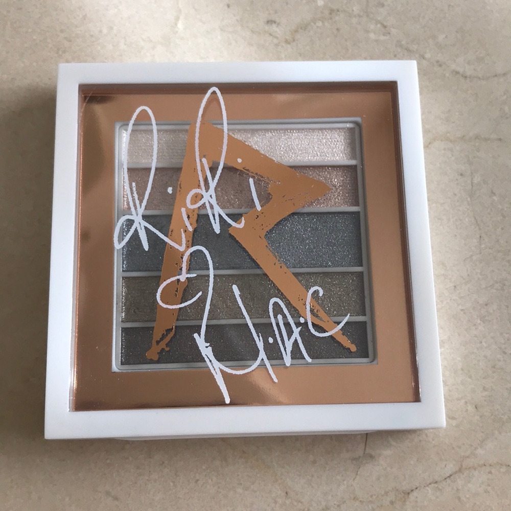MAC X RIRI 2x Dare Rihanna eyeshadow palette